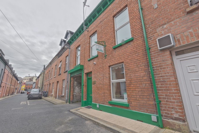 Perfectly situated within walking distance of Derry's tourist attractions